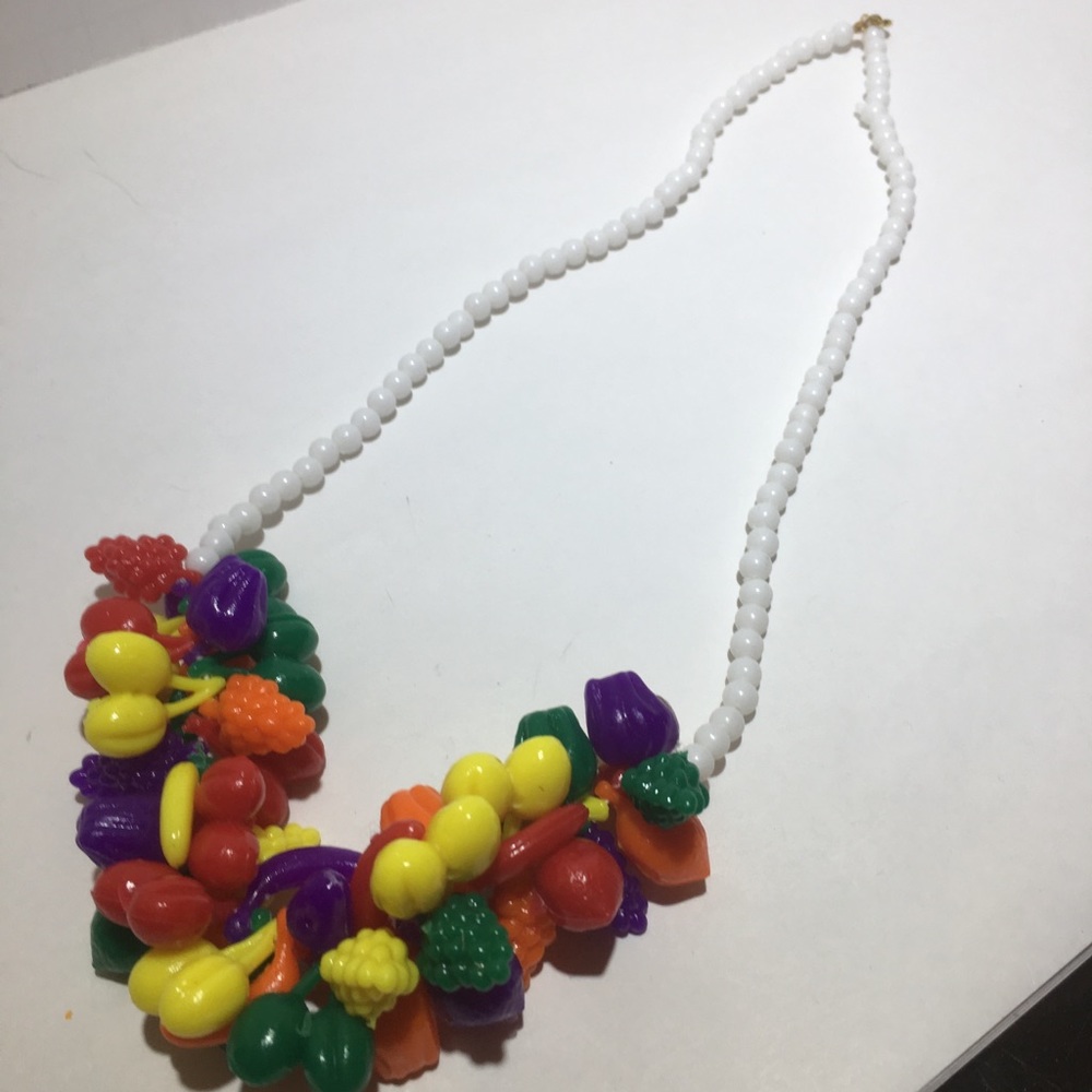 Vintage plastic colorful fruit beaded necklace - Picture 6 of 8